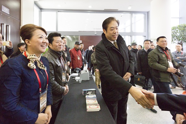 市律協(xié)隨市司法局在市政協(xié)十二屆四次會議現(xiàn)場...